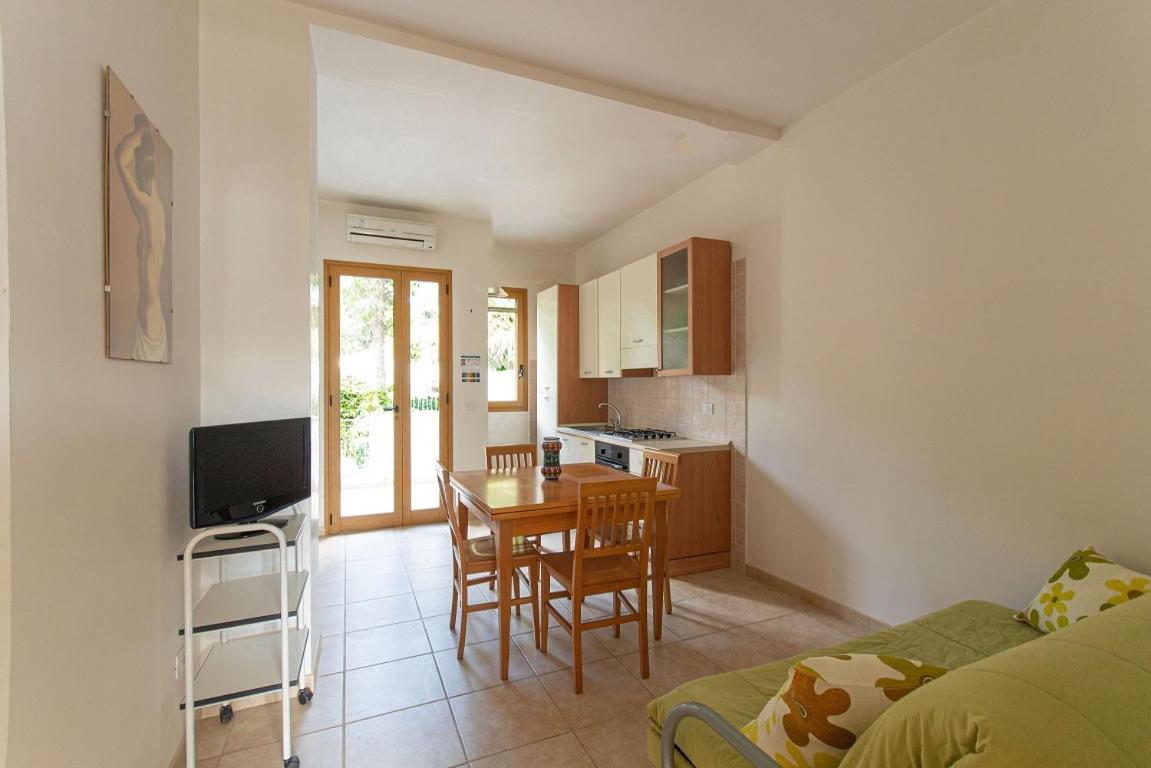 Blue Area Apartments - Fromhometosalento Torre dell'Orso Exterior foto
